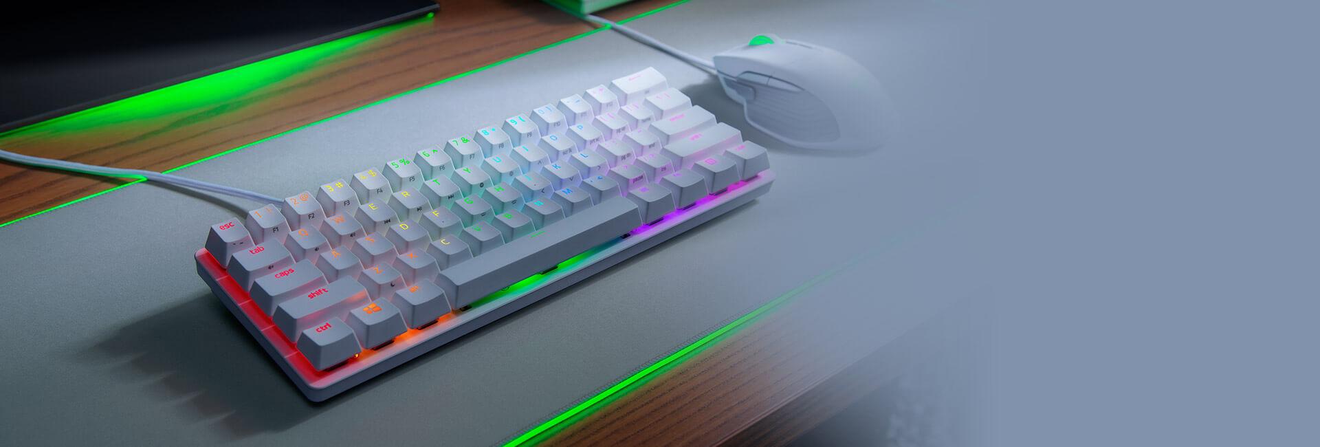 Bàn phím cơ Razer Huntsman Mini Mercury ( Clicky Purple optical switch) (RZ03-03390300-R3M1) có thiết kế 60% gọn nhẹ